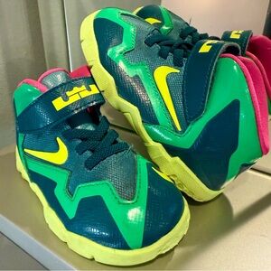 Nike Kids' Lebrons 6c